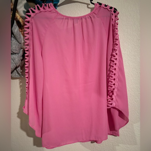 This pink blouse is very comfy and goes with many outfits - Picture 1 of 3